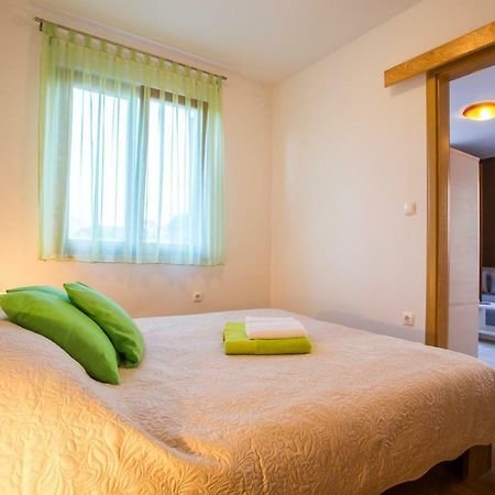 Apartman Irena Pula Bagian luar foto