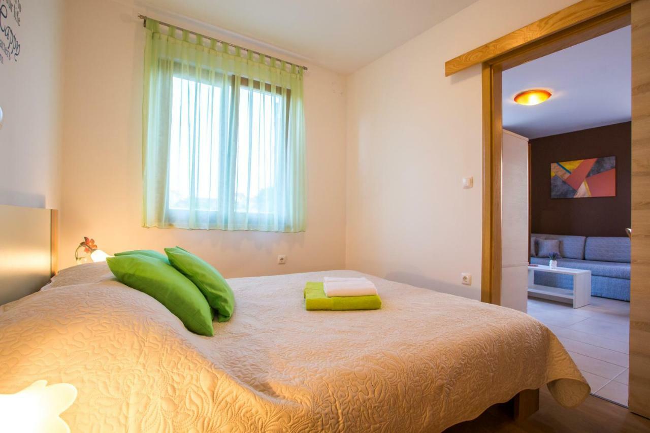Apartman Irena Pula Bagian luar foto