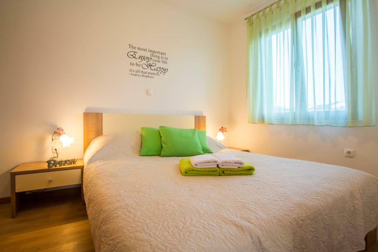 Apartman Irena Pula Bagian luar foto